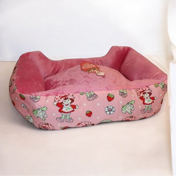 STRAWBERRY SHORTCAKE PET BED - Picture 1 of 5